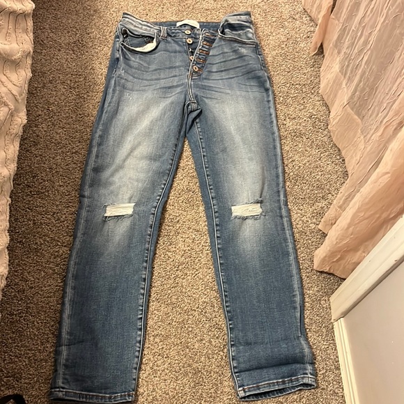 KanCan Denim - KanCan Jean. Straight leg Jean with light rips in the knees